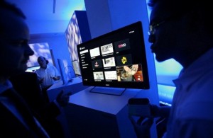 Tomará la información recogida por los satélites —particularmente de la red Echelon—, los datos provenientes de agencias en el exterior y las comunicaciones interceptadas en los centros de vigilancia instalados en el mundo para luego depurar, analizar y determinar qué es relevante para la sede madre de NSA en Maryland. Tomará la información recogida por los satélites —particularmente de la red Echelon—, los datos provenientes de agencias en el exterior y las comunicaciones interceptadas en los centros de vigilancia instalados en el mundo para luego depurar, analizar y determinar qué es relevante para la sede madre de NSA en Maryland.