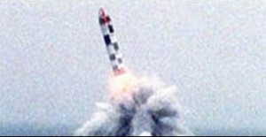 El Bulava R-30 (la palabra rusa para "maza") es el nombre de la última generación de Moscú submarino basado en tecnología de misiles balísticos. Es ampliamente considerado como uno de los pilares de futuro de la capacidad nuclear de Rusia, las armas, y se cree que el proyecto de las armas más caro en la actualidad se están desarrollando en el país.