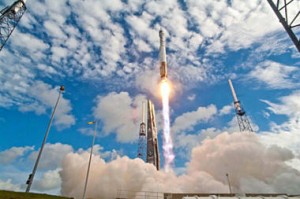 Un cohete Atlas 5 lanzó con éxito una Oficina Nacional de Reconocimiento satélite espía el lunes, pocos días después el secreto de la Fuerza Aérea X-37B avión espacial regresó de su misión secreta de 15 meses en órbita.