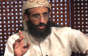 QPM.ORG: La milenaria técnica de penetración conocida como “acercamiento de miel” funciono y sin duda fue uno de los mecanismos de detección para operar con éxito sobre Anwar al-Awlaki, un clérigo musulmán radical de origen estadounidense conocido a traves de de videos en Internet que exhortando a la yihad violenta en contra de Estados Unidos. Anwar al-Awlaki fue asesinado finalmente por medio de un ataque por un misil lanzado por dron (avión no tripulado) de la CIA en Yemen