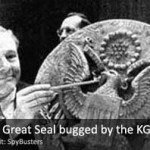 Uno de ellos fue plantado por la KGB dentro de la réplica de madera grande del Gran Sello de los Estados Unidos dado por los soviéticos al embajador de EE.UU. en la URSS, Averell Harriman, como regalo, en febrero de 1945. Al colgar el artefacto decorativo en su oficina de la embajada en Moscú, el embajador permitió a la KGB escuchar en sus conversaciones privadas, así como los de sus sucesores, entre ellos Walter Bedell Smith (más tarde director de la CIA), Alan G. Kirk, y George F. Kennan, durante casi ocho años. El error fue descubierto por los EE.UU. en 1952 y expuesto al mundo durante una conferencia en las Naciones Unidas (véase la foto). nferencia en las Naciones Unidas (véase la foto). Sokolov dice que Goncharov también utilizó el "error pasivo" en varios hoteles de Moscú frecuentados por occidentales dignatarios visitantes, como el Hotel Nacional y el Soviet Hotel.