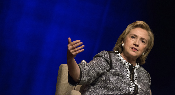 Hillary Clinton sigue ostentando el liderazgo demócrata en la carrera para el 2016, pero su ventaja podría haber retrasos en New Hampshire, según una nueva encuesta. Foto: Cortesía de AP