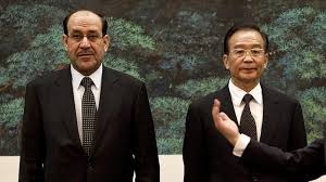 Según un artículo publicado por el New York Times, una buena parte de la producción petrolera de Irak tendría como destino China,dado que las compañías occidentales (Exxon Mobil, Shell, BP y otras serían reacias a invertir en dicho país, pues las regalías, impuestos y otros cargos cobrados en Irak suelen engullir el 90% o más de las ganancias de una empresa petrolera. Foto/ El primer ministro iraquí, Nuri al Maliki, y su homólogo chino, Wen Jiabao