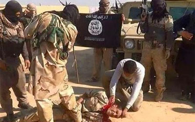 El llamado Estado Islámico (EI) o enésima forma de la hidra yihadista financiada desde sus comienzos por Arabia Saudí y Emiratos Árabes , declaró el Califato Islámico de Sham con Abu Bakr al-Baghdadi como emir y con capital en Mosul, que abarcaría desde la parte ocupada de Siria (Alepo) a las ciudades suníes de Ramadi, Faluya, Mosul, Tal Afar y Baquba ( triángulo suní), pero tras una intensa campaña mediática de denuncia en la mass media occidental de sus execrables asesinatos, habría provocado la reacción de Obama en forma de ataques aéreos masivos contra los feudos del EI en Irak y Siria.
