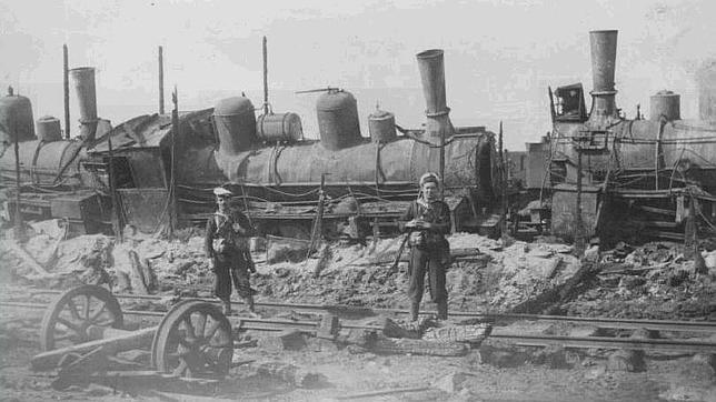 Locomotoras destruidas por los bolcheviques en Arcángel druante la guerra civil rusa 