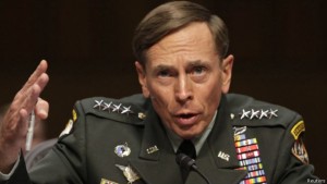Estos extremistas estaban básicamente gestionando una universidad para entrenar terroristas en nuestras propias instalaciones"David Petraeus, general estadounidenseA lo que agregó: "La prisión se convirtió en una universidad virtual de terroristas".