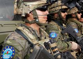 El presidente de la Comision Europea, Jean-Claude Juncker, ha vuelto a abogar por la creación de un ejército unido de la UE, ya que -según él- las actuales capacidades militares de los Estados miembro son menos eficaces que las de una "horda de gallinas".