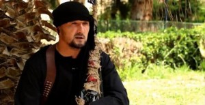 Gulmurod Khalimov, ex coronel del ejército y comandante de la policía en Tayikistán, cuenta en un nuevo video de propaganda del Estado islámico que fue entrenado en lucha contra el terrorismo por el gobierno de los Estados Unidos, de acuerdo con funcionarios. señala que los expertos antiterroristas están preocupados de que la deserción de Khalimov a ISIS dará conocimiento al grupo sobre invaluable información privilegiada de las técnicas de lucha contra el terrorismo, según le han enseñado por instructores estadounidenses.