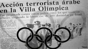 Tome los Juegos Olímpicos de 1972 como un ejemplo particularmente horripilante. El 5 de septiembre de ese año, ocho terroristas palestinos de la Organización Septiembre Negro llevaron a cabo un ataque espectacular en Munich, en última instancia, mataron a 11 atletas israelíes. 