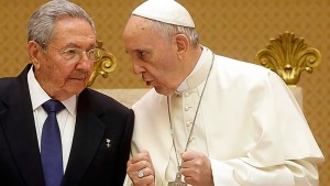 El Vaticano dijo el jueves que espera que el viaje del Papa Francisco a Cuba ayude a poner fin a un embargo de Estados Unidos contra la isla que ya lleva 53 años, y que dé pie a más libertad y derechos humanos en el país caribeño.
