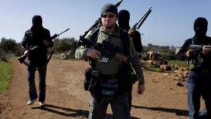 Comandos del SAS, la unidad de operaciones especiales más famosa del Reino Unido, combaten con uniformes negros y ondeando banderas del Estado Islámico a los yihadistas y a las fuerzas del presidente Al-Asad. La “Operación Shader” desvelada por la prensa británica ha abierto numerosos interrogantes.