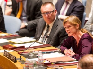 La representante permanente de Estados Unidos, Samantha Power, en el Consejo de Seguridad de la ONU junto al subsecretario general y director de Asuntos Políticos de Naciones Unidas, el también estadounidense Jeffrey Feltman.