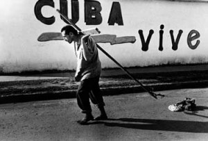 El cuadro de realpolitik que atravesaba La Habana, era la de un severo y ascendente empeoramiento de las condiciones de vida de las grandes masas (Periodo Especial) con la consiguiente descomposición en parte del tejido social , sobre todo de la nueva generación, principalmente en la menos comprometido con el proceso marxista cubano.