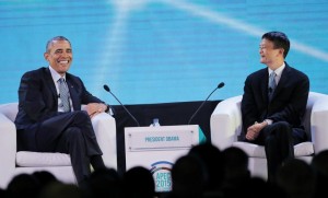 Obama con Jack Ma, presidente de Alibaba, en la cumbre de la APEC en Filipinas en noviembre pasado días después de ISIS mató a 130 personas en París (Aaron Favila / AP)