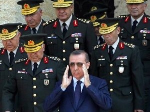 Washington y Moscú están colaborando para desarrollar la fuerza militar de los kurdos en Siria, supuestamente contra el Emirato Islámico, en realidad contra el presidente turco Erdogan, de quien los dos Grandes esperan deshacerse.