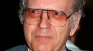 Nota del editor: Los hombres viejos a menudo hablan la verdad, ya que están cerca del final de su vida, y están más harto de las mentiras que ven a su alrededor, incluyendo aquellos en los que podrían haber participado en su vida laboral. “El viejo habla”: Ahora vamos a ver quien está escuchando