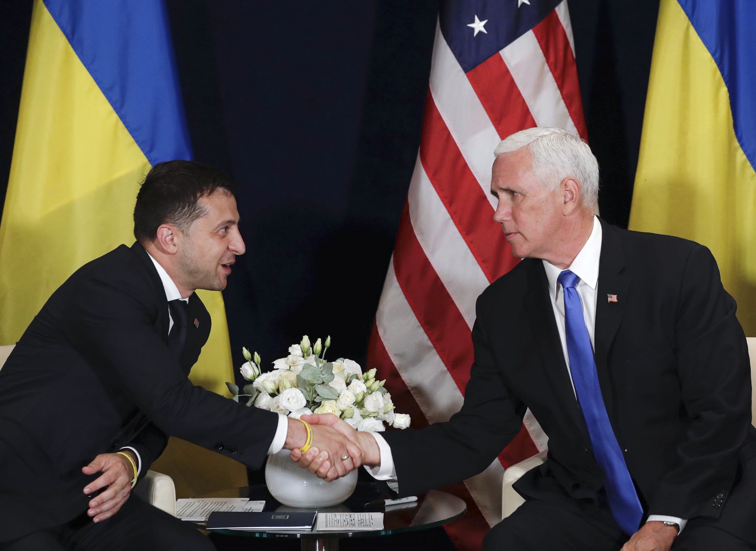 Trump involucró a Pence en los esfuerzos para presionar al líder de Ucrania, aunque las autoridades dicen que el vicepresidente no estaba al tanto de las acusaciones en la denuncia de denunciantes