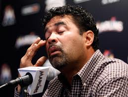 ¿Hasta cuando van a seguir los fundamentalistas del exilio histórico crucificando a Oswaldo “Ozzie” Guillén (1*), manager de los Marlins de Miami, cuando este ha pedido perdón, de rodillas, mil veces? ¿Que más quieren estos fundamentalistas radicales que haga Ozzie? ¿Que se corte la lengua? ¿Qué se inmole? ¿Es acaso esa la Libertad de Expresión que piensan aplicar en Cuba de conquistar el poder? Ozzie ya tiene que haber aprendido que en el Sur de la Florida “Si no piensas como yo eres mi enemigo y te llevo hasta las últimas consecuencias” ¿Hasta cuando van a seguir los fundamentalistas del exilio histórico crucificando a Oswaldo “Ozzie” Guillén (1*), manager de los Marlins de Miami, cuando este ha pedido perdón, de rodillas, mil veces? ¿Que más quieren estos fundamentalistas radicales que haga Ozzie? ¿Que se corte la lengua? ¿Qué se inmole? ¿Es acaso esa la Libertad de Expresión que piensan aplicar en Cuba de conquistar el poder? Ozzie ya tiene que haber aprendido que en el Sur de la Florida “Si no piensas como yo eres mi enemigo y te llevo hasta las últimas consecuencias”