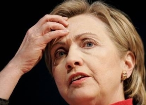 Las recientes declaraciones de la Secretaria de Estado Hilary Clinton, anunciando la intensificación de los programas de desarrollo de comunicaciones clandestinas en Cuba, es un duro golpe a las esperanzas de una salida humanitaria para Alan P. Gross, un contratista que trabajaba para el gobierno de los EE.UU. y quien además recibió mas de medio millón de dólares, provenientes de fondos federales por introducir de contrabando diferentes equipos de comunicación tan sofisticados que algunos son de uso exclusivo de la CIA y el Consejo Nacional de Seguridad en un proyecto parecido al que la Secretaria de Estado anuncia se incrementara en la isla, es de momento no solo el principal perdedor sino que su cubierta o fachada de “que iba a brindar ayuda humanitaria” se derrumba ante estas declaraciones de Hillary Clinton.