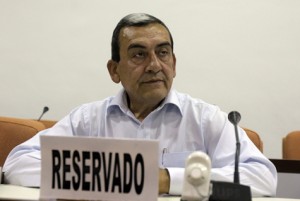 QPM.ORG. Congresistas cubanoamericanos del Sur de la Florida han declarado su desacuerdo referente al Proceso de Paz en Colombia y su respaldo a las palabras pronunciadas por el ex Presidente Álvaro Uribe identificándose además con los sectores más radicales de la sociedad colombiana. Foto: Comandante Mauricio Jaramillo, jefe de la delegación de las FARC, esta tarde en el Palacio de Convenciones de La Habana / Foto de Ismael Francisco