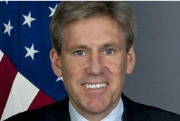 El embajador de Estados Unidos en Libia, Christopher Stevens, y otros tres ciudadanos de ese país murieron tras el ataque al consulado estadounidense el martes en la ciudad de Bengasi, confirmó el presidente Barack Obama en un comunicado oficial.