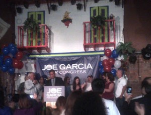 El gran objetivo histórico que se le presenta, quiéralo o no, a Joe García en los próximos meses, es doblegar el terrorismo ideológico sistemático impuesto por el liderazgo republicano sobre la conciencia del electorado cubanoamericano. Va a ser no solo una labor de rescate, sino de liberación, y desde cero, de una comunidad laboriosa, imaginativa y buena... Foto Cortesía de Niurka de la Torre