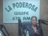 Alina Alfonso, Especialista en Campañas Políticas Mediáticas, Analista Política y presentadora de Noticias de TeleMiami durante una de sus numerosas conducciones en la radio hispana del Sur de la Florida. En esta ocasión en La Poderosa WWFE 670AM, Campaña de Obama 20008. Foto/Cortesía de QPM.ORG