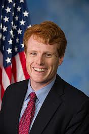 Joe Kennedy III y Bandera