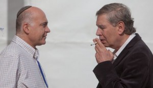 Shin Bet Jefe Yoram Cohen (izquierda) y el jefe del Mossad Tamir Pardo en Jerusalén, mayo de 2011. Foto por Emil Salman