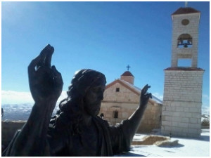 "Yo vine a salvar al mundo" Se levantó en la cumbre del Monte Querubines, "montaña de los ángeles", en Sidnaya un monumento de bronce de Cristo que puede ser visto incluso desde el Líbano, Jordania y Palestina por su tamaño y colocado a una altura de más de dos mil metros sobre el nivel del mar.