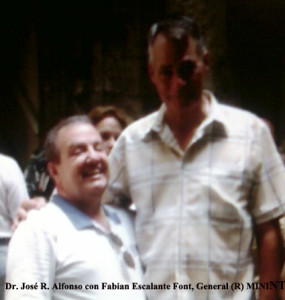 QPM.ORG. Coincidimos en muchos aspectos, no en todos, con los datos aportados por Fabián Escalante Font, c/p Robertico dentro de los Servicios Especiales de Contrainteligencia de Cuba -fue jefe de la Sección “Q” (Contrarrevolución) desde la creación del Departamento de Seguridad del Estado (G2)- y de los otros autores que a continuación exponemos a nuestros lectores. Las Causas de ello es que a través de algunos amigos y conocidos conozco algunos aspectos referentes a aquellos tiempos como por ejemplo Frank A. Sturgis (Frank Angelo Fiorini) con el cual entable amistad en Miami hasta su muerte, así como con el cubano Antonio Veciana y otros cubanoamericanos destacados anticastrista de la época, unos vivos otros muertos, radicados en esta ciudad estadounidense. Saquen ustedes sus propias conclusiones Foto/ El General (r) Fabián Escalante Font y el Dr. José R. Alfonso en La Habana, ambos durante muchos años sirvieron en los Servicios Especiales de los que fueron fundadores