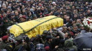 El asesinato del comandante de Hezbollah Hassan Lakkis en Beirut, este 3 de diciembre, envió ondas de choque en todo el Oriente Medio. Lakkis estaba a cargo de las armas avanzadas de planificación para el grupo militante chiíta que controla grandes áreas del Líbano. 