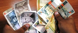 La primera nueva tasa de cambio entre el peso cubano y su hermano convertible no es ningún secreto, de hecho apareció publicada en una edición extraordinaria de Gaceta Oficial de la República, en enero de 2013: diez pesos cubanos por cada peso convertible. Pero se trata de una conversión en una sola dirección; de CUC a CUP, no al revés.