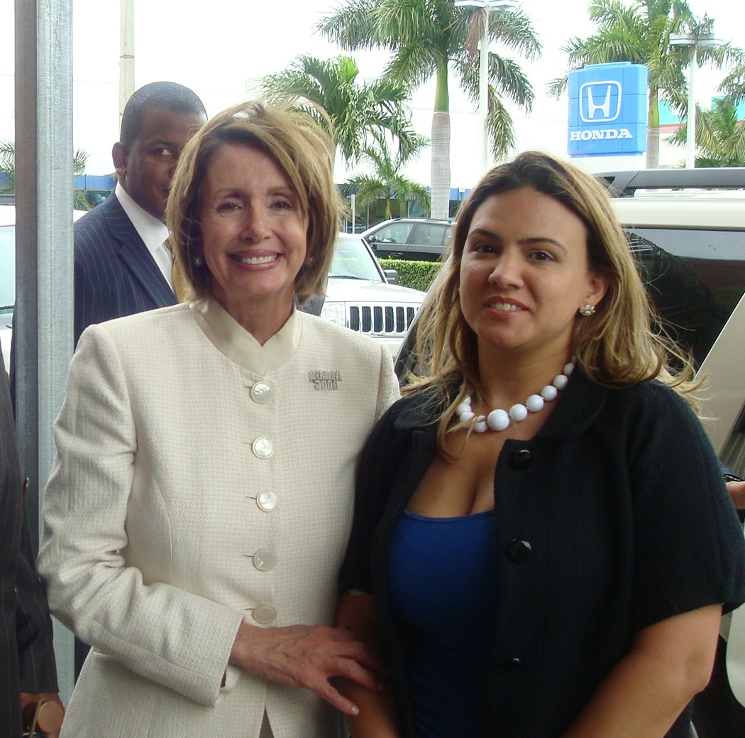 Alina Alfonso acompañada de Nancy Pelosi, representante Federal y Presidente de la Cámara Federal durante la visita de la congresista al Sur de la Florida en favor de la candidatura de Barack Obama en el 2008. Foto/ Cortesía de QPM.ORG: - See more at: http://www.codigoabierto360.com/2013/04/quien-es-nuestro-publisher-el-dr-jose-r-alfonso/#sthash.qeZ7J5qO.dpuf