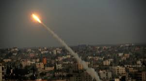 Hamas disparó tres cohetes contra la región de Hof Ashkelon. Esto fue seguido por ataques israelíes contra los palestinos en la región de Jerusalén. El 8 de julio, los israelíes anunciaron la Operación de Protección Perimetral y comenzaron a llamar a los reservistas.
