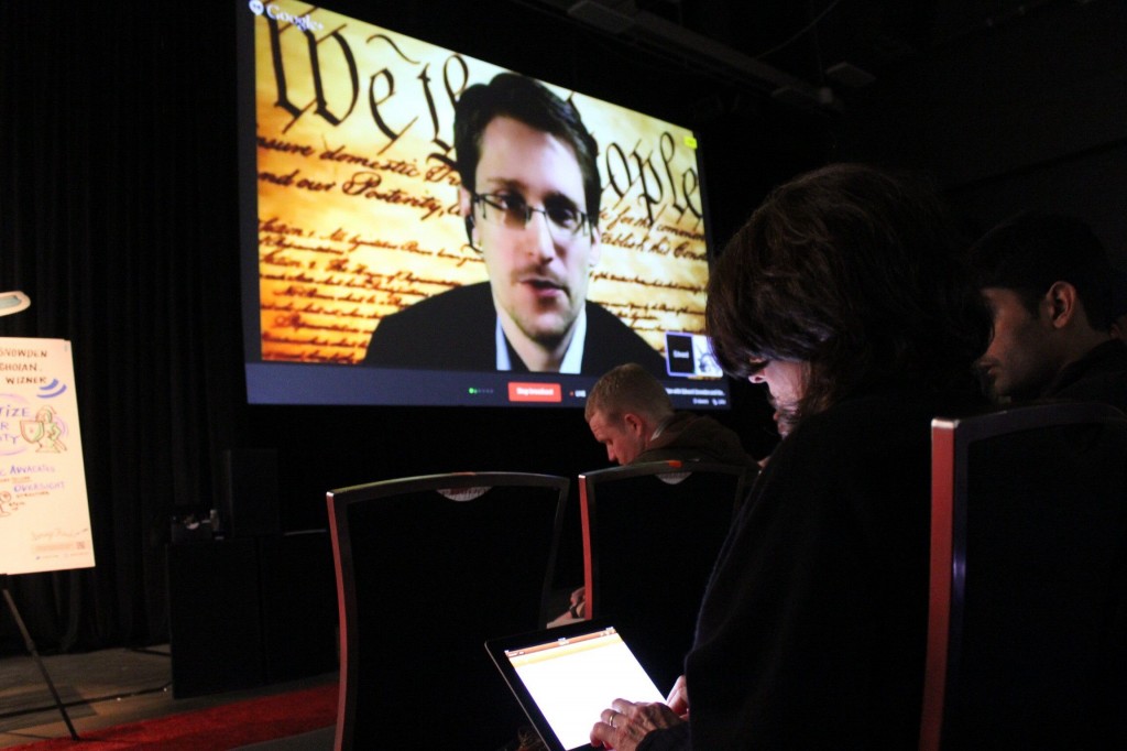 Embajadas pertenecientes al gobierno de Nueva Zelanda en secreto están siendo utilizados por la Agencia Nacional de Seguridad (NSA) de los Estados Unidos como parte de una red mundial de centros de recopilación de inteligencia —Operación Camarote— según documentos filtrados el fin de semana. Foto/ Snowden denunció que el gobierno de Nueva Zelanda espía las comunicaciones online de sus ciudadanos.