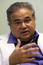 Foto Dr. Salomon Melgen, un donante político prominente de la Florida y un amigo de toda la vida del senador Menéndez de. Crédito Hector Gabino / The Miami Herald, a través de Associated Press