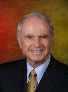     Robert H. McKinney, 145.701 dólares. Bush nombró a McKinney a la junta en marzo de 2004. En ese momento, él era un banquero, abogado y presidente de Primera Indiana Corp. Le dijo a un reportero: ". Yo he sido durante mucho tiempo interesado en la relación entre Cuba y los Estados Unidos Miro remitir a servir en este tablero más interesante ".