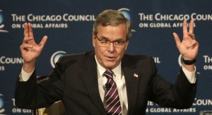 El ex gobernador de Florida, Jeb. Bush responde a preguntas después de hablar con el Chicago Council on Global Affairs, Miércoles, 18 de febrero 2015, en Chicago. | Foto AP