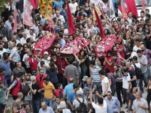 El lunes 20 murieron 32 militantes de la Federación de Organizaciones Juveniles Socialistas (SGDF) en la ciudad kurda de Suruç tras un atentado con bomba, que dejó también cientos de heridos. ¿Cuál es el trasfondo de estos brutales atentados?