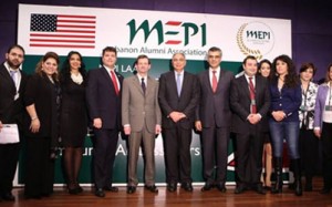 "la Iniciativa de Alianza de Oriente Medio (Middle East Partnership Initiative - MEPI) es un programa regional que permite a los ciudadanos en el Medio Oriente y África del Norte desarrollar sociedades más pluralistas, prósperas y participativas. Como ilustra dicha visión general, la MEPI ha evolucionado desde sus orígenes en el año 2002 a una herramienta flexible en toda la región para el apoyo directo a la sociedad civil indígena, que se incorpora a los asuntos cotidianos de la diplomacia norteamericana en la región. MEPI involucra a todos los países de la Región excepto Irán. En siete de los dieciocho países de la zona hay misiones de USAID, las discusiones a nivel de país y comunicación entre MEPI y USAID en Washington garantizan que los esfuerzos de programación estén integrados y sean complementarios."