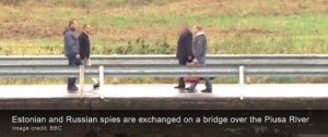El intercambio tuvo lugar el pasado sábado en un puente sobre el río Piusa, que forma parte de la frontera ruso-estonia, separando Polva Condado de Estonia desde rusa de Pskov Oblast.
