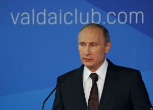 Hay discursos que acaban dejando huella en la historia. El extraordinario discurso que ofreció Vladimir Putin en la conferencia de Valdai en Sochi hace unos días puede ser uno de ellos. Los medios de comunicación occidentales hicieron todo lo posible para ignorarlo o para alterar su significado, pero independientemente de lo que usted piense acerca de Putin, de si está en su favor o en su contra, éste ha sido probablemente el discurso político más importante desde el discurso de Winston Churchill el 5 de marzo de 1946, en el que popularizó el término “telón de acero”.