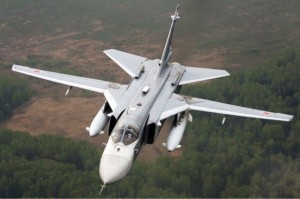 Un avión ruso Su-24 envió una señal electrónica al barco “desactivando todos los radares, los circuitos de control, los sistemas, la transmisión de información, etc. a bordo del destructor estadounidense. En otras palabras, el todo poderoso sistema Aegis de la OTAN, que está a punto de ser instalado como sistema de defensa en la mayoría de los buques modernos de la OTAN fue anulado por un simple avión”.  Foto: En abril de 2014, el destructor norteamericano USS Donald Cook fue desactivado completamente durante una patrulla en el Mar Negro por un simple bombardero ruso desarmado. Foto Sukhoi Su-24