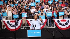 Obama no es socialista. Un socialista hubiera nacionalizado a General Motors, en lugar de rescatarla para devolverla a la solvencia económica. Un socialista no hubiera sido presidente durante el tiempo en que el mercado accionario duplicó su valor sin haber establecido nuevos impuestos a los mayores beneficiarios de Wall Street. La mayoría de los estadounidenses piensa que “el dinero y la riqueza de este país deberían estar mejor distribuidos”, según una encuesta de CBS News y The New York Times.