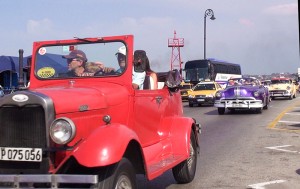 100 mil turistas de los EEUU violan la ley para hacer turismo en Cuba y el Presidente Obama viola la ley al permitírselos. Foto: Raquel Pérez Díaz