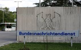 El Servicio Federal de Inteligencia (BND) de la República Federal Alemana es la agencia de inteligencia extranjera del gobierno alemán. Esta institución está bajo el control directo de la Oficina del Canciller. En sus orígenes más del 20% de sus oficiales provenían de los Servicios Especiales del Bundeswehr (Ejército Alemán Hitleriano) pertenecientes Su Presupuesto supera los 500,000,000 de euros.