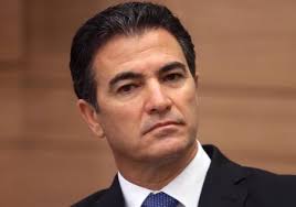 Yossi Cohen, un alto oficial del Mossad con 30 años en actividades operativas y de inteligencia, ha sido designado por Benjamín Netanyahu, Primer Ministro (PM) de Israel, al cargo de Director del Instituto de Inteligencia y Operaciones Especiales (Mossad), la Agencia Nacional de Inteligencia del Estado judío.