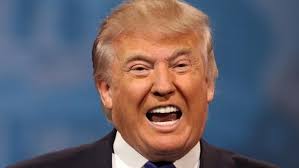 El pasado julio apareció una super-PAC llamada "Make America Great Again", pero en octubre fue cerrada para honrar las palabras de Trump en contra de las super-PAC. Para él, tener que vérselas con la agenda de unas super-PAC es una complicación para su tiempo y ego que no vale la pena afrontar (después de todo, Trump es el mejor multimillonario, y hay que creerle).