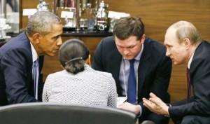 Obama habla con el presidente ruso, Vladimir Putin, antes de la sesión de apertura del G-20 en Antalya en noviembre de 2015. (Cem Oksuz / Reuters)Vladimir Putin (R) and U.S. security advisor Susan Rice (2nd L) prior to the opening session of the Group of 20 (G20) Leaders summit summit in the Mediterranean resort city of Antalya, Turkey November 15, 2015. Man at 2nd R is unidentified.  REUTERS/Cem Oksuz/Pool   - RTS76RI